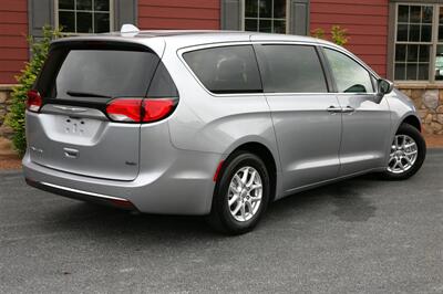 2020 Chrysler Pacifica Touring   - Photo 5 - Strasburg, PA 17579