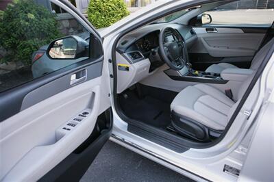 2016 Hyundai Sonata Hybrid SE - Photo 9 - Strasburg, PA 17579