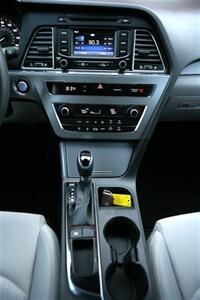 2016 Hyundai Sonata Hybrid SE - Photo 19 - Strasburg, PA 17579