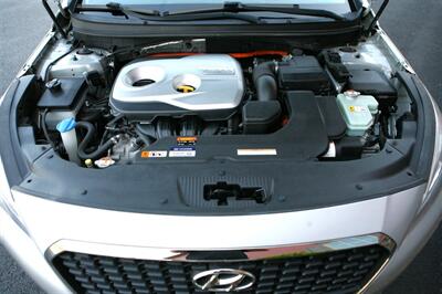 2016 Hyundai Sonata Hybrid SE - Photo 8 - Strasburg, PA 17579
