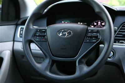 2016 Hyundai Sonata Hybrid SE - Photo 18 - Strasburg, PA 17579