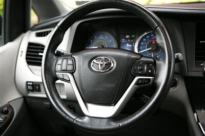 2018 Toyota Sienna XLE 8-Passenger   - Photo 21 - Strasburg, PA 17579