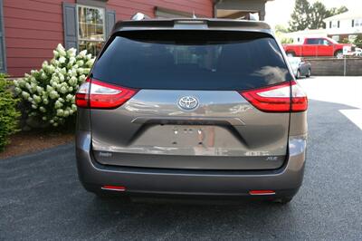 2018 Toyota Sienna XLE 8-Passenger   - Photo 6 - Strasburg, PA 17579
