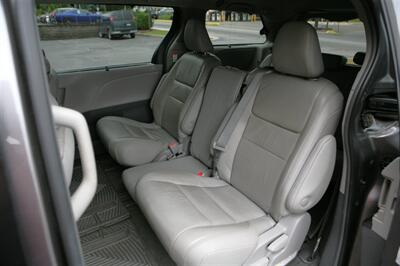 2018 Toyota Sienna XLE 8-Passenger   - Photo 14 - Strasburg, PA 17579