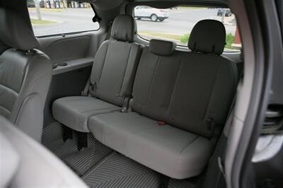 2018 Toyota Sienna XLE 8-Passenger   - Photo 15 - Strasburg, PA 17579