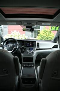 2018 Toyota Sienna XLE 8-Passenger   - Photo 20 - Strasburg, PA 17579