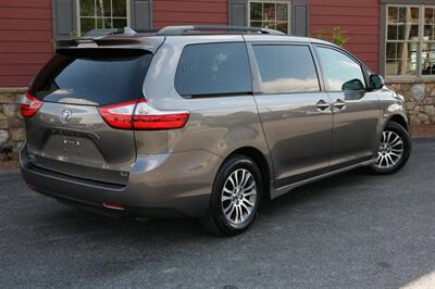 2018 Toyota Sienna XLE 8-Passenger   - Photo 5 - Strasburg, PA 17579