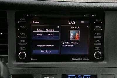 2018 Toyota Sienna XLE 8-Passenger   - Photo 23 - Strasburg, PA 17579