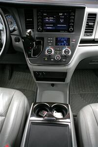 2018 Toyota Sienna XLE 8-Passenger   - Photo 22 - Strasburg, PA 17579