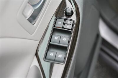 2018 Toyota Sienna XLE 8-Passenger   - Photo 9 - Strasburg, PA 17579