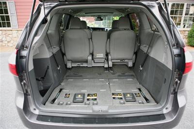 2018 Toyota Sienna XLE 8-Passenger   - Photo 16 - Strasburg, PA 17579