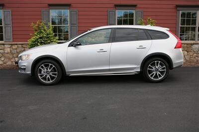 2016 Volvo V60 Cross Country T5 AWD   - Photo 4 - Strasburg, PA 17579