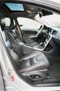 2016 Volvo V60 Cross Country T5 AWD   - Photo 17 - Strasburg, PA 17579