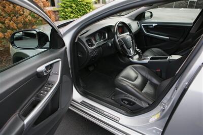 2016 Volvo V60 Cross Country T5 AWD   - Photo 8 - Strasburg, PA 17579