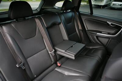 2016 Volvo V60 Cross Country T5 AWD   - Photo 16 - Strasburg, PA 17579