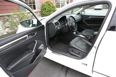 2017 Volkswagen Passat 1.8T SE   - Photo 8 - Strasburg, PA 17579