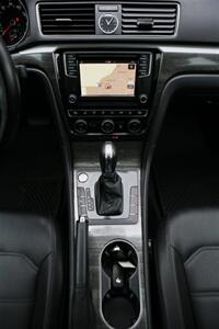 2017 Volkswagen Passat 1.8T SE   - Photo 21 - Strasburg, PA 17579