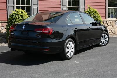 2017 Volkswagen Jetta 1.4T S - Photo 5 - Strasburg, PA 17579