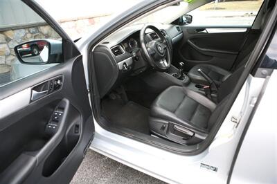 2013 Volkswagen Jetta SE 5-Speed Manual   - Photo 8 - Strasburg, PA 17579