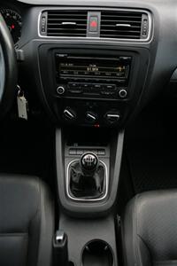 2013 Volkswagen Jetta SE 5-Speed Manual   - Photo 18 - Strasburg, PA 17579