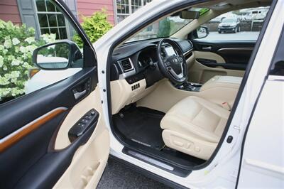 2017 Toyota Highlander Hybrid Limited AWD   - Photo 8 - Strasburg, PA 17579