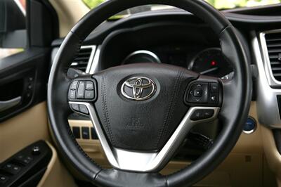 2017 Toyota Highlander Hybrid Limited AWD   - Photo 23 - Strasburg, PA 17579