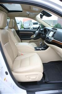 2017 Toyota Highlander Hybrid Limited AWD   - Photo 20 - Strasburg, PA 17579
