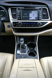 2017 Toyota Highlander Hybrid Limited AWD   - Photo 24 - Strasburg, PA 17579