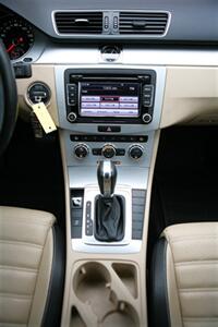 2013 Volkswagen CC Sport w/lighting   - Photo 19 - Strasburg, PA 17579