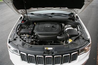 2017 Jeep Grand Cherokee Laredo 4X4   - Photo 7 - Strasburg, PA 17579