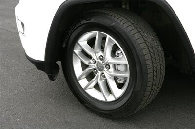 2017 Jeep Grand Cherokee Laredo 4X4   - Photo 3 - Strasburg, PA 17579