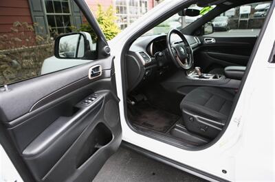 2017 Jeep Grand Cherokee Laredo 4X4   - Photo 8 - Strasburg, PA 17579