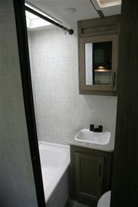 2021 Gulf Stream Enlighten 20RD   - Photo 24 - Strasburg, PA 17579