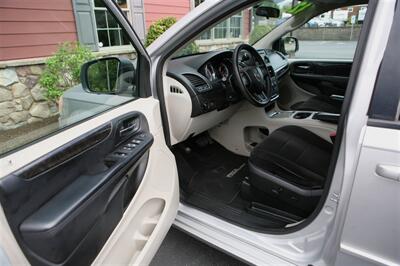 2012 Dodge Grand Caravan SXT - Photo 8 - Strasburg, PA 17579