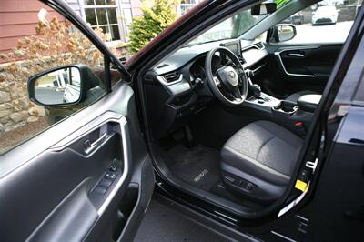 2020 Toyota RAV4 Hybrid XLE AWD - Photo 8 - Strasburg, PA 17579