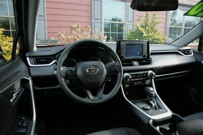 2020 Toyota RAV4 Hybrid XLE AWD - Photo 12 - Strasburg, PA 17579