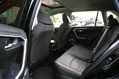 2020 Toyota RAV4 Hybrid XLE AWD - Photo 13 - Strasburg, PA 17579