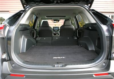 2020 Toyota RAV4 Hybrid XLE AWD - Photo 15 - Strasburg, PA 17579