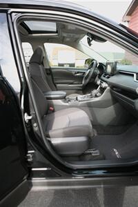 2020 Toyota RAV4 Hybrid XLE AWD - Photo 17 - Strasburg, PA 17579