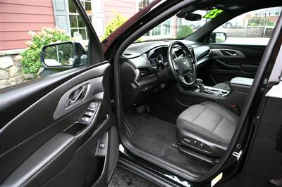 2023 Chevrolet Traverse LT AWD - Photo 8 - Strasburg, PA 17579