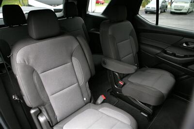 2023 Chevrolet Traverse LT AWD - Photo 20 - Strasburg, PA 17579