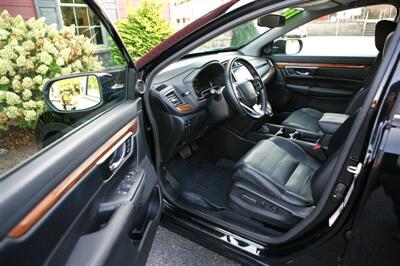 2018 Honda CR-V Touring AWD   - Photo 8 - Strasburg, PA 17579