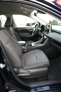 2024 Toyota RAV4 XLE   - Photo 17 - Strasburg, PA 17579