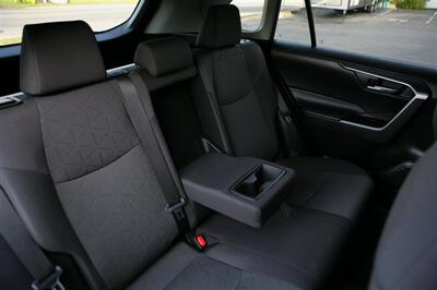 2024 Toyota RAV4 XLE   - Photo 16 - Strasburg, PA 17579