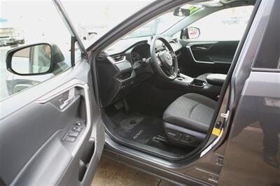 2020 Toyota RAV4 Hybrid XLE   - Photo 8 - Strasburg, PA 17579
