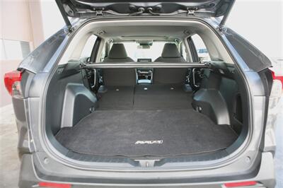 2020 Toyota RAV4 Hybrid XLE   - Photo 15 - Strasburg, PA 17579
