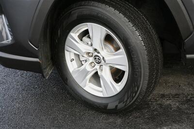 2020 Toyota RAV4 Hybrid XLE   - Photo 3 - Strasburg, PA 17579