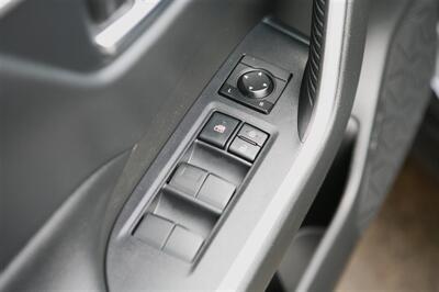 2020 Toyota RAV4 Hybrid XLE   - Photo 9 - Strasburg, PA 17579