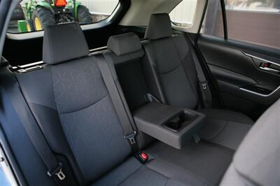 2020 Toyota RAV4 Hybrid XLE   - Photo 16 - Strasburg, PA 17579