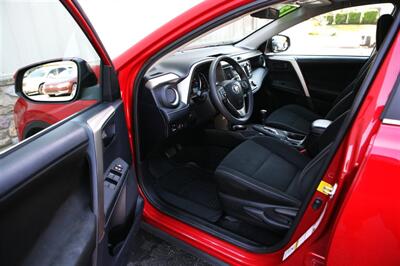 2013 Toyota RAV4 XLE AWD   - Photo 8 - Strasburg, PA 17579